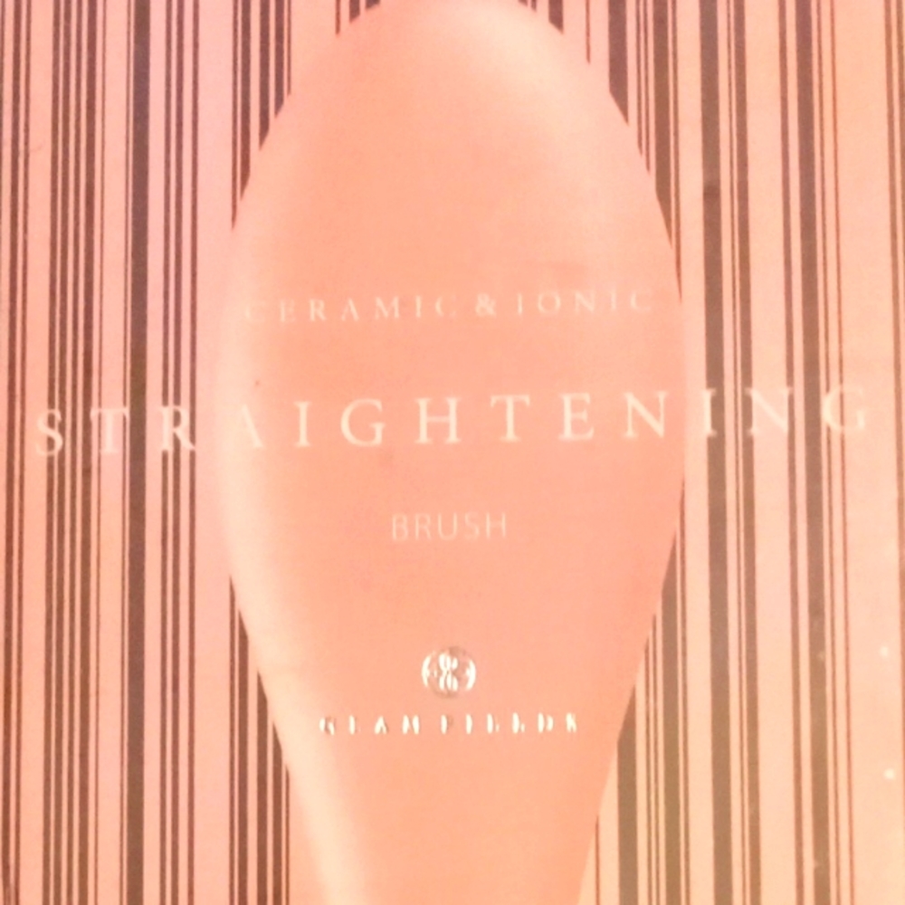 Ceramic & Ionic Straightening Brush